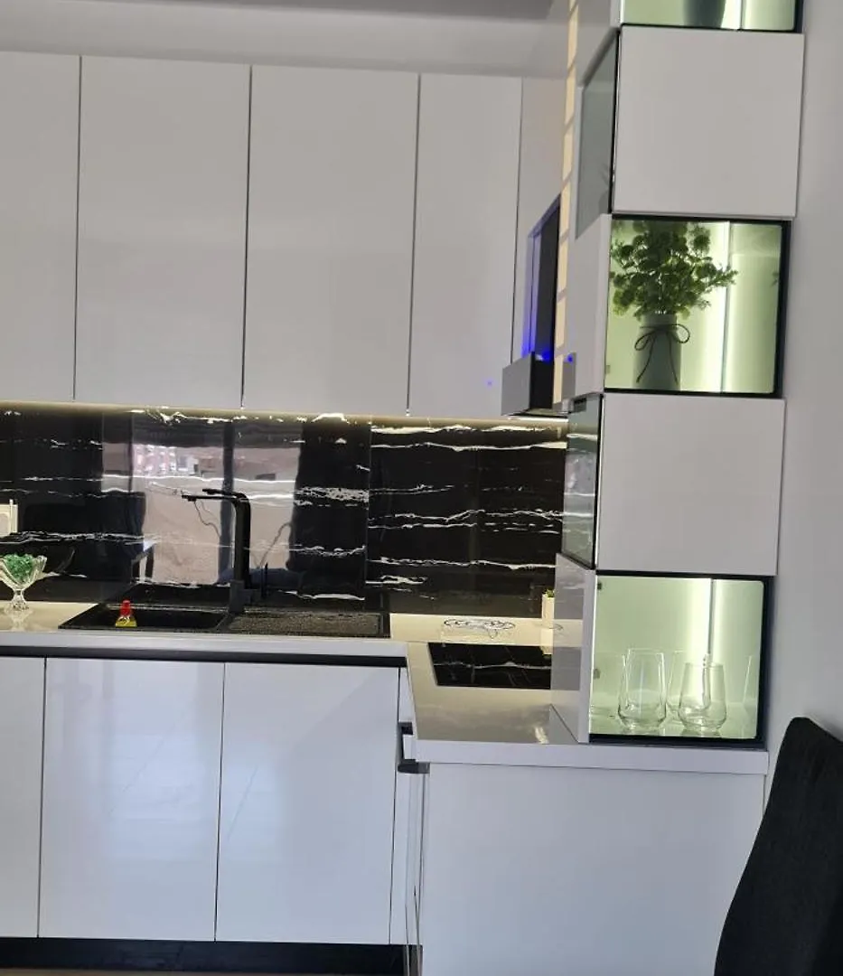 Gpn Apartment Влёра 0*,